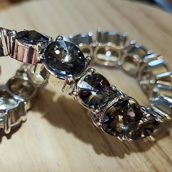 Rivoli Smoke Gray Rhinestone Vintage Stretch Bracelet Silver Tone - Picture 9 of 10